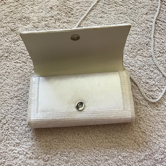 White beaded clutch with strap - Picture 4 of 8